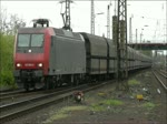 145 084 im Dienst der NIAG am 27. April 2012 bei der Fahrt mit einem leeren Kohlenzug durch Duisburg-Rheinhausen nach Moers.