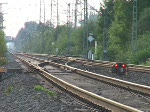 Weichenstellung am Gleisdreieck Appenweier am 30. Juli 2008: Aus südlicher Richtung kommend wartet die BR 185-549 3 der Rail4Chem am Gleis 9 vom Bahnhof Appenweier auf Grünlicht und biegt kurz danach vollständig auf die Europabahn ab und fährt nach Frankreich. (1:41 Minuten)