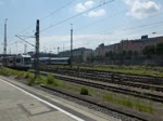 Eine Bayrische Oberlandbahn fährt hier am 12.06.2014 an der S-Bahn Station München-Hackerbrücke vorbei.