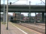Durchfahrt 2er Zge im Bahnhof Hamburg-Harburg : Links AKN Lok mit einem Wagen rechts EVB 185 673 mit einem Containerzug. Gesehen am 15.4