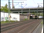 Durchfahrt eines endlos erscheinenden Containerzug. 420 12 zog ihn durch den Bahnhof Hamburg-Harburg am 14.5      Gru an den TF !