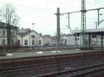 145 CL 013 der HGK mit Knickkesselwagen im Bahnhof Fulda