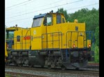 Die 214 008-5, Leonhard Weiss, kam am 18.06.2010 mit einem kurzen Bauzug durch Eschwege West in Richtung Sden gedst.