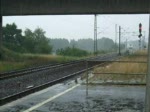 Metronom nach Hamburg HBF fhrt bei starkem Regen mit Lok 146-07 in den Bf Maschen ein