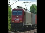 185 133-5 rauschte mit ihrem Containerzug am 06.07.2010 in Richtung Norden durch Radbruch.