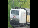 185 538-6 in Richtung Norden in der Ausfahrt aus Eichenberg.