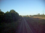 Eine Baureihe 185 der TX-Logistik AG fhrt in richtung Frankfurt und kreuzt eine Regionalbahn nach Fulda.Die Baureihe 185 gab freundlich ein   Hupen von sich:)