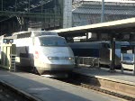 Ein TGV der SNCF bei der Ausfahrt aus Paris Gare du Lyon.