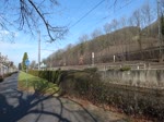 ein unbekannter FRET fährt langsam am RHEIN richtung süden grund: Güterzügge müssen langsam fahren weil die bahnsteige in königswinter, rhöndorf,bad-honnef usw