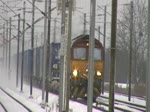 Sdlich von Strassburg, am Bahnhof Erstein, fhrt eine Class 66 mit einem Gterzug am 17/12/10.