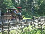 Mal ein anderes Dampfzug-Video: Abfahrt der Disneyland Railroad von der Station im Frontier Land. Erinnerungen an einen herrlichen Tag im Disneyland Paris! 04.05.2011.