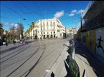 Frankreich, Languedoc, Hérault, Montpellier, SNCF Bahnhof und Tramstationen Saint-Roch. Ankunft eines Citadis 402 Alstom der Tramlinie 3, auf dem Weg von Lattes/Pérols nach Mosson/Juvignac, gefolgt von einem Citadis 302 Alstom der Tramlinie 2, auf dem Weg von Sabines/Saint-Jean-de-Védas nach Castelnau-le-Lez/Jacou. 22.02.2014