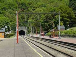 Am 23.05.10 braust der IR mit CFL Lok 3003, aus Richtung Lttich durch den kleinen Bahnhof von Esneux auf der Fahrt nach Luxemburg.