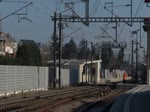 Probefahrt der CFL 3608, nach der Restauration durchfährt die Lok mit einem Güterzug den Bahnhof von Noertzange (L) in Richtung Belval Université. Die Diesellok 1818 ist nur für den Notfall mit an Bord.    31.01.2014