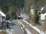 Am 10.02.2012 kommt Lok 4020 mit IR 3737 aus Troisvierges und durchfährt die Ortschaft Michelau in Richtung Ettelbrück.