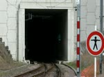 Am 08.04.2012 kommt die Wendezugkomposition mit Lok 4014 vorraus aus der Unterführung und fährt in den Endbahnhof Wiltz ein.