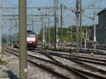 E-Lok 4013 kommt mit Ihrem Zug aus Richtung Esch-sur-Alzette in Ptange an.