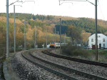 In den Abendstunden des 09.04.09 verlässt der Triebzug 2014 die Haltestelle Drauffelt und fährt in Richtung Clervaux.