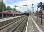 In diesem Video sind die Lokomotiven 23 023 (der Stoom Stichting Nederland) und 23 076 (der Veluwse Stoomtrein Maatschappij) bei der Abfahrt in Dordrecht zu sehen – vermutlich auf dem Weg zum SSN-Betriebswerk in Rotterdam, um die verschiedenen  ...