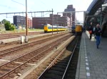 Lok 1202 vom Eisenbahn Museum Utrecht fährt gerade ab nach Amsterdam mit sein besondere Zuggarnitur bestehend aus ein Fahrradwagen Plan E, ein zwischenwagen
der N.S., Ein Postwagen Pec P8502, ein Hondekop Triebzug  Mat.54 386, ein Muizeneus
Triebzug Mat.46 273, ein N.S. zwischenwagen, und ein Motorpost mP.3031 der 60er Jahren in damaligen Postfarben.
Dieser Zug geht via Amsterdam nach Venlo wo es in einem Schuppen abgestellt werd.
Danach geht die 1202 zusammen mit 1312 (in A'dam abgeholt)wieder zurück nach das Eisenbahn Museum in Utrecht. 17-05-2014