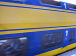 Ein IC nach Alkmaar bei der Abfahrt in 's-Hertogenbosch.