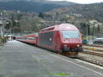 NSB 18 2257 verlässt am 29.10.2011 Arna mit einem Regiontog (IC) in Richtung Voss, Myrdal, Drammen und Oslo S.