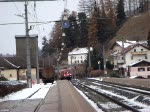 Eine BR 1016 kreuzt bam 14.11.2007 mit ihrem EC in Steinach i.T.