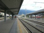 1044 033 fhrt mit IC 512  Hotel Ibis  aus Graz in Innsbruck ein.
Auffallend sind die vielen City-Shuttle Wagen, die wegen Wagenmangel eingereiht wurden.
13.9.2008