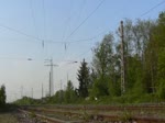 Die 1142 635-0 der SVG zieht einen Coilzug durch Ratingen Lintorf am 20.04.2011