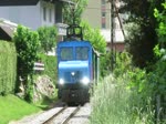 Lok E4 der Breitenauerbahn mit Personenzug fährt in St. Jakob Breitenau ein, jetzt aus Richtung Magnesitwerk kommend, am 10.06.2019