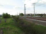 Zwei Garnituren des City Airport Train (CAT) begegneten einander am 19.4.2009 bei der Station Zentralfriedhof, die erste auf dem Weg zum, die zweite vom Flughafen Wien Schwechat kommend.