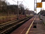 ET41-060 mit Güterzug bei Durchfahrt Haltestelle Sątopy in Richtung Westen, 9.02.2020