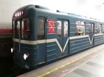 Abfahrt einer U-Bahn in der Station Площадь Восстания (Ploschad Vosstaniya), Sankt Petersburg, 16.7.17 
