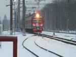 Einfahrt von ЭР2T (ER2T) 7194, jetzt wieder auf Gleis 2, in den Bahnhof Царское Село (Zarskoje Selo), bei St. Petersburg, 04.02.18