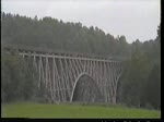 Die Brücke über den Angermanälven bei Forsmo wird am 30. August 1992 von YBo7 1177 und YBo8 1131 befahren.