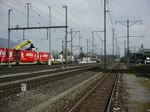 Ein ICE aus Zrich bei der Containerverladestation vom Bhf. Aarau am 15.3.2011 um die Mittagszeit.