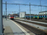 IC 832 verlässt pünktlich den Bahnhof Romanshorn zur Fahrt nach Bern/Brig.