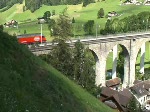 Berner Oberland 2007 - Pnktlich passiert am 12.07.2007 der IC 828 Romanshorn - Brig den kanderviadukt bei Frutigen.