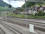 Ein Re4/4-Paar der Crossrail haben die Freigabe für die Fahrt durch den Lötschberg-Basistunnel erhalten und streben ihrem Ziel Italien entgegen, Frutigen 10.06.2014.