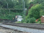 Re 4/4   mit dem InterRegio von Basel nach Zrich, Schinznach Dorf am 12.7.07. Dieser Zug besteht aus einer langen EC-Garnitur war aber beinahe leer, vor drei Jahren bestand er aus vier Wagen.
