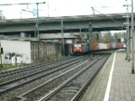 Schweizer E-Lok vor einem Gterzug in Hamburg Harburg.