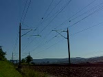 Eine Ae 6/6 fhrt in Villnachern vorbei. Wir wollten eigentlich schon gehen, aber da entdeckte mein Cousin die Ae 6/6 von der Gwaggelibrcke her kommen. Auch hier geht ein Dankeschn an den Lokfhrer fr den Gruss! Villnachern, 1.8.07