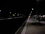 Eine Re 10/10 fhrt mit einem kurzen GZ durch Sissach am 15.01.2008