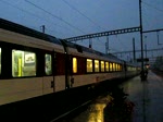Der IC nach Bern verlsst am 20.07.2010 whrend eines heftigen Gewitters Zofingen.