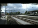 Schweizer Bilder 2008 - Nachdem ein Güterzug am 23.08.2008 den Bahnhof von Kaiseraugst passiert hat durchfährt ihn in der Gegenrichtung eine etwas eigenwillig zusammengestellte IC-Garnitur.