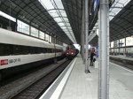 Die Re 6/6 11616  Illnau-Effretikon  durchfährt am 09.04.10 mit schnellem Tempo und grossem Luftzug den Bahnhof Olten.