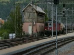 Am 23.05.2012 zieht eine Lok der Br Re 6/6 mit Hilfe einer Arbeitsmaschine einen Güterzug aus dem Bahnhof Brig in Richtung Visp.