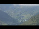 Ich als Fahrgast bei der Abfahrt im Glacier Express am 6. August 2005 kurz vor Andermatt. Achtung, beim Hinsehen wird einem schwindelig und beim Hinhren wird man taub ;-) ... in 16:9 - sorry fr die schwarzen Balken.