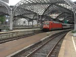 Der EuroCity 6 aus Chur nach Hamburg-Altona bei der Ausfahrt Köln Hbf gefilmt.