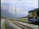 Berner Oberland 2004 (VHS-Archiv) - In Wilderswil beobachten wir am 28.05.2004 die Ausfahrt eines Regionalzuges nach Interlaken Ost.